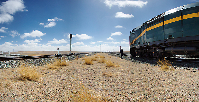 포토 JPG 해외이미지 문화 여행 이동 교통시설 모션 하늘 사람없음 초록색 파란색 빛 노란색 금속 검은색 중국 힘 장비 기차 수확 바퀴 역사 역 상하이 수증기 큼 철 속도 복고 엔진 서명 단상 디젤 선로 옛날 철강 해외202004 해외포토 아시아 육상교통 컬러 교통 컨셉 농업 재질 대중교통 크기 시설 파일형식 이미지허브