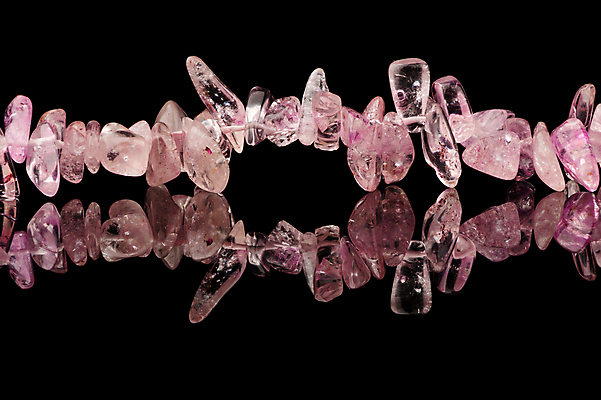 포토 JPG 해외이미지 줄 백그라운드 목걸이 팔찌 추상 선물 사람없음 빛 유행 검은색 흰색 원형 화려 고급 우아함 보석 광택 상아 보물 내추럴 고립 해외202004 해외포토 도형 컬러 컨셉 무늬 장신구 광석 파일형식 이미지허브