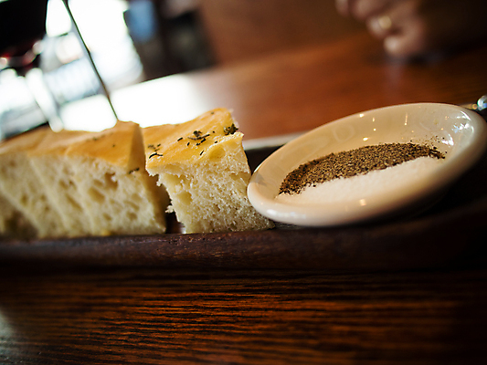 포토 JPG 해외이미지 빵 사람없음 검은색 신선 애피타이저 향신료 소금 후추 점심식사 해외202004 해외포토 음식 컬러 식사 향미료 파일형식 이미지허브