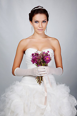 포토 JPG 해외이미지 백인 모델 1 라이프스타일 헤어스타일 응시 드레스 여자 꽃 행복 포즈 장갑 결혼 건강 한명 사람 성인 갈색 유행 흰색 축하 신선 가운 우아함 순수 입술 명상 고립 천진난만 해외202004 해외포토 서양인 식물 시선 잡화 옷 감정 컬러 컨셉 이벤트 생활 신체부위 파일형식 이미지허브