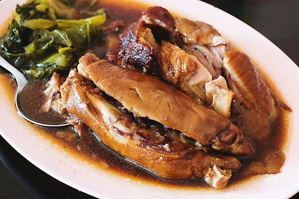 포토 JPG 해외이미지 전통 접시 음식 백그라운드 채소 뼈 육류 돼지고기 요리 사람없음 빨간색 갈색 식사 저녁식사 튀김 뜨거움 그릴 굽기 머스터드 준비 양배추 서빙 점심식사 삶기 해외202004 해외포토 식기 컬러 식재료 주방용품 소스_음식 구이 파일형식 이미지허브