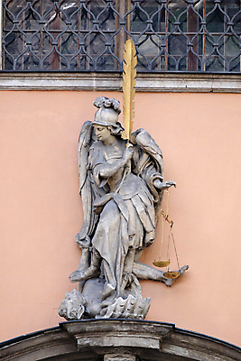 포토 JPG 해외이미지 유럽 기독교 종교 십자가 건축양식 미술 사람없음 조각상 숫자 성당 교회 평화 믿음 천주교 골동품 기도 예수 영혼 오스트리아 성자 기적 순수 신성 설교 천연기념물 신앙심 정문 해외202004 해외포토 문자 건축 감정 나라 컨셉 종교건축 문화예술 건물 조형물 문 신_종교 파일형식 이미지허브