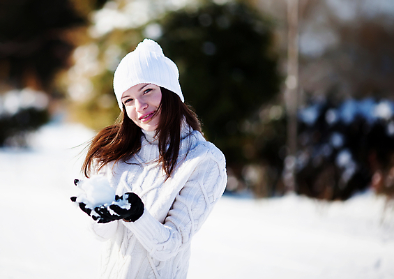 포토 JPG 해외이미지 나무 백인 모델 라이프스타일 여자 행복 얼굴 백그라운드 컨셉 크리스마스 겨울 자연 휴가 새로움 관리 한명 사람 성인 야외 10대 파란색 유행 기쁨 추위 흰색 숲 시원함 연도 폭설 해외202004 해외포토 서양인 식물 1 계절 기념일 감정 컬러 청소년 눈_날씨 생활 신체부위 자연재해 생태계 파일형식 이미지허브