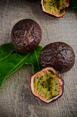 포토 JPG 해외이미지 잎 단면 실내 사람없음 신선 열대과일 패션후르츠 나무배경 해외202004 해외포토 식물 백그라운드 과일 내부 파일형식 이미지허브