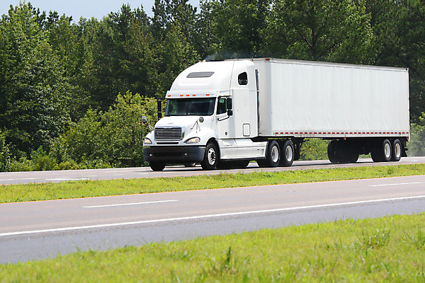포토 JPG 해외이미지 산업 도로 여행 비즈니스 교통시설 자동차 사람없음 운전 트럭 화물 흰색 고속도로 운전사 창고 속도 연료 짐차 트레일러 공급 해외202004 해외포토 직업 길 육상교통 컬러 교통 모션 운송업 시설 파일형식 이미지허브