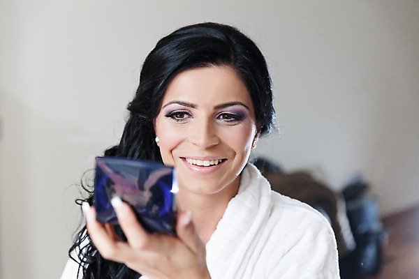 포토 JPG 해외이미지 커플 드레스 여자 행복 결혼 가족 결혼식 갈색머리 실내 사랑 한명 사람 파티 흰색 축하 아내 카피스페이스 해외202004 해외포토 1 헤어스타일 옷 감정 컬러 컨셉 관계 이벤트 내부 공백 파일형식 이미지허브