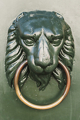 포토 JPG 해외이미지 동물 전통 디자인 커플 유럽 얼굴 건축양식 주택 손잡이 미술 사람없음 목재 장식 빨간색 머리 문 마을 금속 이탈리아 수확 골동품 시골 화려 클래식 사자 심볼 묘사 오브젝트 부식 잠금 대문 베네치아 옛날 스타일 해외202004 해외포토 나무 건축 나라 컬러 컨셉 농업 재료 포유류 관계 재질 문화예술 건물 신체부위 보안 파일형식 이미지허브