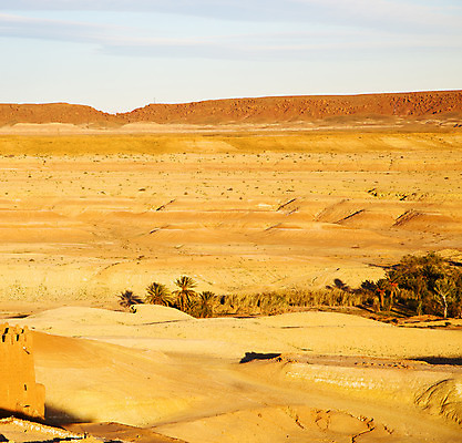 포토 JPG 해외이미지 식물 전통 문화 벽 여행 건축양식 아프리카 산 파노라마 풍경 사람없음 야외 건물 여름 마을 일출 탑 사막 바위 시골 도시 성 중세 역사 재산 보호 이슬람교 땅 언덕 타운 모로코 사하라 강화 메디나 옛날 파멸 해외202004 해외포토 건축물 계절 건축 나라 종교 컨셉 촬영기법 금융 노을 돌_바위 파일형식 소멸 이미지허브