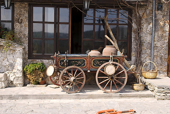 포토 JPG 해외이미지 유럽 도로 여행 지붕 휴가 산 거리 아파트 주택 안테나 풍경 사람없음 건물 강 도시풍경 교회 도시 언덕 기념물 천연기념물 랜드마크 발칸반도 불가리아 옛날 해외202004 해외포토 건축물 나라 길 통신 종교건축 교통시설 파일형식 남유럽 이미지허브