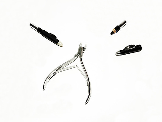 포토 JPG 해외이미지 백그라운드 건강 사람없음 치료 빛 세트 위생용품 연필 금속 검은색 장비 흰색 기구 공구 못 그룹 칼날 은색 상품 손톱관리 손톱 자르기 눈썹 수집 철 오브젝트 그림 파일 날카로움 고립 돌봄 멀티 아이라이너 위생관리 철강 공급 해외202004 해외포토 손 얼굴 컬러 생활용품 의학 모션 재질 학용품 관리 필기구 도구 네일아트 파일형식 이미지허브