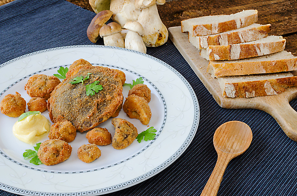 포토 JPG 해외이미지 접시 빵 사람없음 숟가락 버섯 튀김 허브 나무도마 버섯요리 나무배경 해외202004 플레이팅 해외포토 식물 식기 음식 백그라운드 도마 수저 목재 상차림 파일형식 이미지허브