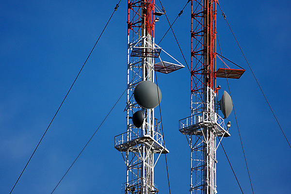 포토 JPG 해외이미지 건축양식 하늘 추상 안테나 사람없음 빨간색 금속 흰색 오브젝트 트랙 철사 봉 정물화 해외202004 해외포토 건축 컬러 무늬 통신 재질 그림 파일형식 이미지허브