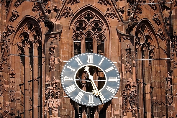 포토 JPG 해외이미지 기독교 종교 시계 조각 백그라운드 건축양식 독일 미술 사람없음 갈색 성당 교회 시간 중세 역사 황금 첨탑 프랑크푸르트 해외202004 해외포토 건축 유럽 컬러 종교건축 문화예술 건물 탑 도시 파일형식 이미지허브