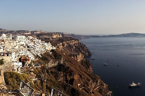 포토 JPG 해외이미지 전통 디자인 바다 섬 여행 건축양식 휴식 주택 사람없음 야외 파란색 빛 햇빛 태양 여행객 마을 맑음 흰색 돌산 지중해 그리스 언덕 휴양지 화산 초대 산토리니 그리스인 다도해 지질학 스타일 해외202004 해외포토 자연요소 서양인 교육 건축 유럽 컬러 컨셉 날씨 산 사람 건물 장소 파일형식 이미지허브