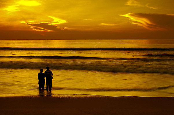 포토 JPG 해외이미지 주간 커플 실루엣 휴식 키스 함께함 야외 두명 여름 여름휴가 바캉스 햇빛 일출 신혼여행 탈출 여름라이프 해외202004 해외포토 자연요소 라이프스타일 계절 결혼 컨셉 관계 휴가 촬영기법 사람 태양 노을 애정표현 파일형식 여름_계절 이미지허브