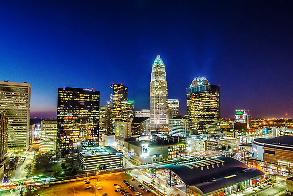 포토 JPG 해외이미지 건축양식 전등 안테나 풍경 사람없음 야외 건물 가로 도시풍경 사무실 우주 사진촬영 고층빌딩 미국 일몰 도시 도심 야간 저녁 북쪽 스카이라인 해외202004 해외포토 자연요소 건축물 건축 북아메리카 비즈니스 통신 조명 빌딩 노을 촬영 방향 파일형식 이미지허브