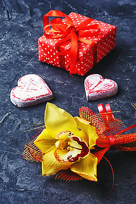 포토 JPG 해외이미지 모양 여자 기념일 꽃 리본 휴가 발렌타인데이 선물 사랑 사람없음 장식 빨간색 상자 하트 생일 난초 심볼 복고 2월 해외202004 해외포토 식물 감정 컬러 데이이벤트 사람 이벤트 날짜 파일형식 이미지허브