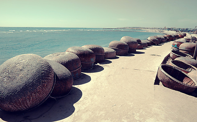 포토 JPG 해외이미지 아시아 바다 여행 백그라운드 자연 낚시 그림자 동양인 해변 사람없음 야외 물 바구니 마을 장비 수확 시골 원형 보트 그늘 배낭여행 베트남 청록색 장면 발견 내추럴 해외202004 해외포토 자연요소 도형 나라 컬러 농업 배_교통 레저 인종 동남아시아 생태계 파일형식 이미지허브