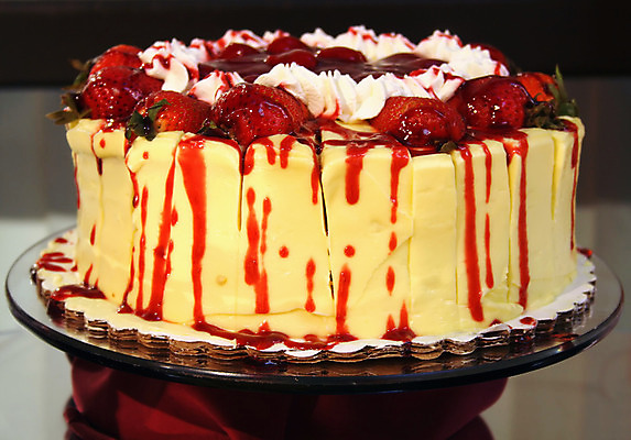 포토 JPG 해외이미지 꽃잎 음식 딸기 디저트 기념 요리 사람없음 장식 파티 케이크 식당 빵집 견과류 흰색 축하 대접 최고 원형 생일 달콤 맛 설탕 굽기 크림 만족 기회 토핑 인기 타르트 특별함 막 프로스팅 해외202004 해외포토 도형 기념일 꽃 감정 빵 컬러 컨셉 과일 이벤트 상점 구이 파이_빵 제빵 파일형식 이미지허브