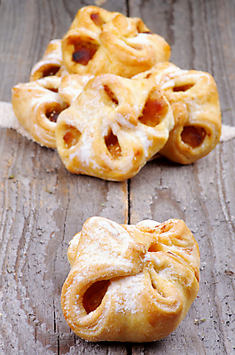 포토 JPG 해외이미지 접시 음식 곡선 포장 디저트 사람없음 갈색 노란색 쿠키 보라색 빵집 회색 흰색 시골 신선 황금 달콤 인스턴트 잼 굽기 배열 냅킨 반죽 심플 흙더미 충동구매 마멀레이드 접기 탄수화물 페스츄리 핸드메이드 해외202004 해외포토 식기 선 빵 컬러 모션 쇼핑 상점 흙 소스_음식 맛 구이 과소비 파일형식 더미 이미지허브