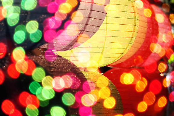 포토 JPG 해외이미지 전등 조명 사람없음 장식 빛 컬러풀 축제 등불 블러 해외202004 해외포토 컬러 파일형식 이미지허브