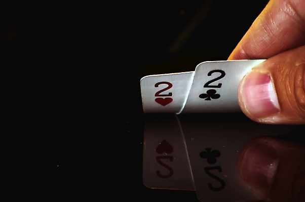 포토 JPG 해외이미지 손 커플 백그라운드 2 놀이 탁자 성공 사람없음 반사 게임 잡기 쌍 속임수 신용카드 행운 도박 계획 수증기 위험 카지노 출발 기회 포커 이익 중독 곤봉 라스베가스 숨기 적자 접기 텍사스 해외202004 해외포토 스포츠용품 가구 컨셉 관계 모션 신체부위 금융 미국 트럼프 파일형식 이미지허브