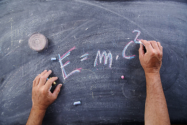 포토 JPG 해외이미지 아이콘 과학 학교 사람없음 빛 스터디 에너지 심볼 과학자 속도 검색 공식 해결 덩어리 물리학 엘리먼트 이론 해외202004 해외포토 직업 교육 학습 물리 학자 파일형식 이미지허브