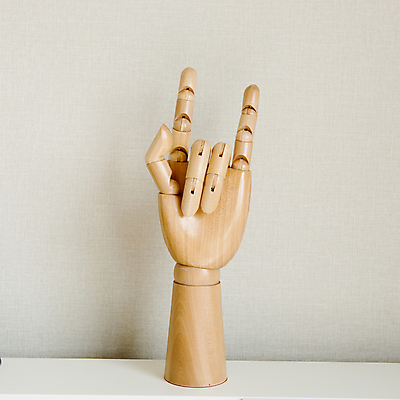 포토 JPG 해외이미지 손 남자 별 문화 음악 백그라운드 컨셉 2 통신 부분 손가락 뿔 관리 손바닥 사랑 사람 손짓 사람없음 파티 금속 우정 콘서트 엄지손가락 흰색 하트 반지 오픈 4 중앙 악마 손톱 손목 심볼 피부 사인 인덱스 팔 무거움 고립 해외202004 해외포토 자연요소 모양 감정 컬러 장신구 모션 재질 문화예술 이벤트 신체부위 친구 숫자 공연 무게 파일형식 이미지허브