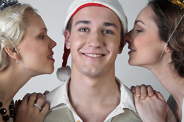 포토 JPG 해외이미지 백인 캐릭터 여자 남자 행복 얼굴 성공 휴가 새로움 사랑 사람 세명 파티 우정 축하 입 유머 야간 연도 진짜 특별함 해외202004 해외포토 자연요소 서양인 감정 컨셉 이벤트 신체부위 친구 파일형식 이미지허브