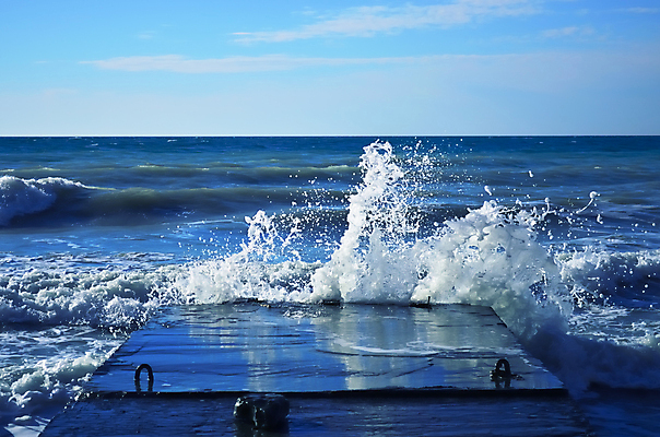 포토 JPG 해외이미지 파도 바다 자연 바람 날씨 해변 사람없음 가로 물 파란색 항구 힘 거품 손상 분노 바위 신선 황무지 가장자리 떨어짐 위험 분무기 단절 때리기 콘크리트 투쟁 힘찬 해외202004 해외포토 자연요소 감정 컬러 컨셉 교통시설 모션 돌_바위 둘레 생태계 파일형식 이미지허브