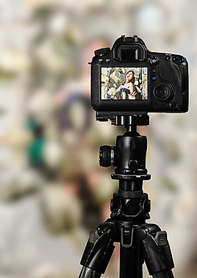 포토 JPG 해외이미지 여자 컨셉 출입구 한명 서기 사람 동양인 성인 옆모습 문 카메라 사진촬영 중국 힘 수리 버리기 암초 길이 격파 블로거 소셜미디어 해외202004 해외포토 1 아시아 뷰포인트 모션 인종 전자제품 촬영 파일형식 이미지허브