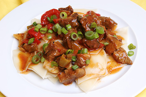 포토 JPG 해외이미지 음식 다이어트 채소 파스타 건강 육류 요리 사람없음 저녁식사 먹기 국수 바질 해외202004 해외포토 식재료 모션 서양음식 식사 면류 파일형식 이미지허브