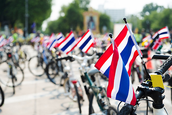 포토 JPG 해외이미지 구름 문화 물결 파도 백그라운드 태국 자연 하늘 바람 사람없음 야외 빨간색 파란색 자전거 줄무늬 자유 흰색 축하 깃발 심볼 사인 전국 해외202004 해외포토 자연요소 아시아 바다 컬러 컨셉 무늬 날씨 바이크 생태계 파일형식 이미지허브