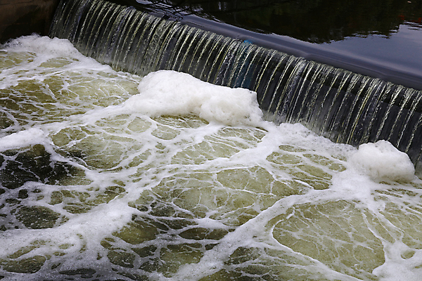 포토 JPG 해외이미지 사람없음 물 강 달리기 소리 거품 폭포 흐름 흰색 도시 개울 균열 떨어짐 속도 방파제 각도 대각선 두더지 소셜 이슈 채널 해외202004 해외포토 자연요소 공공시설 선 컬러 컨셉 모션 자연 파일형식 이미지허브
