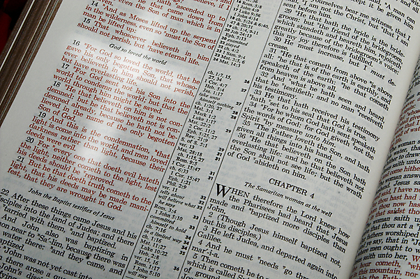 포토 JPG 해외이미지 기독교 종교 십자가 텍스트 새로움 사람없음 책 빛 교회 믿음 성경 오픈 예수 가르침 영혼 읽기 증거 신성 복음 사실 숭배 신앙심 해외202004 해외포토 교육 감정 컨셉 종교용품 모션 신_종교 파일형식 이미지허브