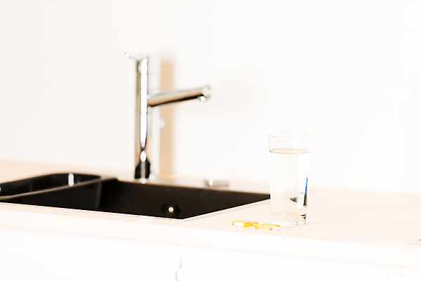 포토 JPG 해외이미지 산업 백그라운드 다이어트 자연 유리 건강 병원 어류 사람없음 치료 물 알약 약 노란색 임신 고통 흰색 투명 질병 약국 싱크대 유기농 예방 조리대 처방 중독 조제 내추럴 단백질 돌봄 복용 치료제 항생제 많음 카피스페이스 해외202004 해외포토 자연요소 웰빙 감정 컬러 컨셉 의학 모션 재질 수중동물 공백 개수대 생태계 만들기 영양소 파일형식 이미지허브