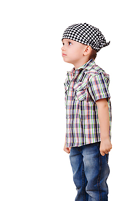 포토 JPG 해외이미지 백인 1 응시 남자 감정 어린이 셔츠 한명 사람 소년 유행 검은색 유치원 분노 흰색 표현 작음 확인 싱글 체크무늬 나쁜 고립 캡모자 스타일 반다나 해외202004 해외포토 서양인 모자_잡화 시선 교육 컬러 상의 무늬 크기 파일형식 헤어액세사리 이미지허브
