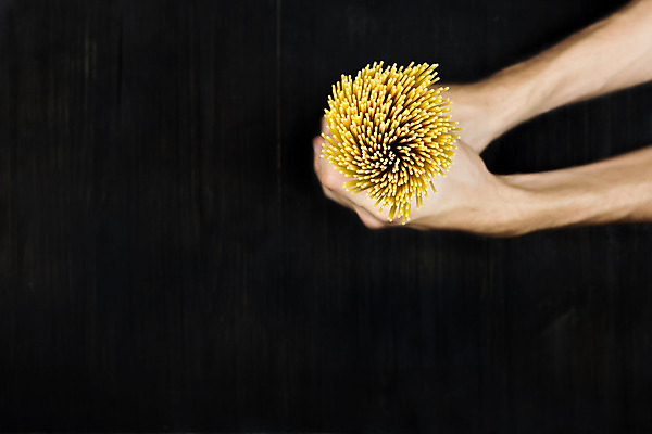 포토 JPG 해외이미지 라이프스타일 문화 음식 백그라운드 다이어트 탁자 건조 파스타 스파게티 관리 요리 사람 사람없음 목재 노란색 쌓기 이탈리아 수확 시골 면 지중해 유기농 날것 레시피 생식 오리지널 채식주의자 탄수화물 페투치네 비건 해외202004 해외포토 나무 웰빙 유럽 바다 컬러 가구 농업 재료 모션 서양음식 건강 생활 채식 파스타면 파일형식 이미지허브