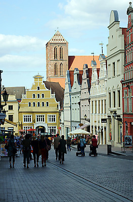 포토 JPG 해외이미지 우산 거리 주택 사람없음 쇼핑 도시풍경 상점 카페 램프 보행자 센터 보호 시티라이프 발트해 해외202004 해외포토 라이프스타일 바다 컨셉 조명 북유럽 풍경 건물 도시 파일형식 이미지허브