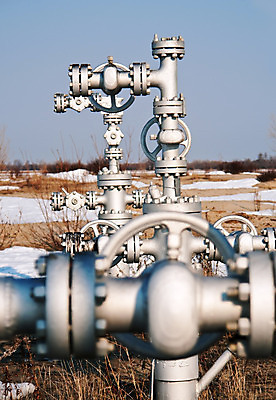 포토 JPG 해외이미지 산업 사람없음 세로 힘 봄 장비 에너지 수도꼭지 연료 가스 세대 파이프라인 해외202004 해외포토 계절 파이프_관 파일형식 이미지허브