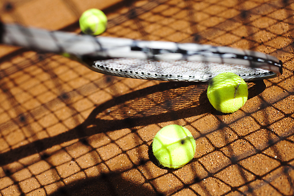 포토 JPG 해외이미지 주간 사람없음 야외 테니스 테니스라켓 테니스용품 네트 테니스장 소프트포커스 테니스공 땅바닥 해외202004 해외포토 자연요소 스포츠용품 스포츠 공 스포츠시설 바닥 촬영기법 구기 라켓 파일형식 이미지허브