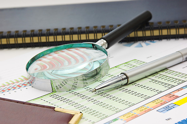 포토 JPG 해외이미지 직업 산업 탁자 그래프 사람없음 사무실 펜 공연 도구 기록 고리 계산 카운트 해외202004 해외포토 가구 비즈니스 이벤트 필기구 파일형식 이미지허브