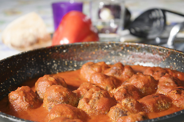 포토 JPG 해외이미지 접시 음식 백그라운드 토마토 공 육류 돼지고기 요리 사람없음 빨간색 식사 저녁식사 이탈리아 소고기 튀김 신선 사발 맛 미트볼 지중해 바질 점심식사 다진 핸드메이드 해외202004 해외포토 식기 유럽 바다 컬러 컨셉 채소 식재료 사기그릇 파일형식 이미지허브