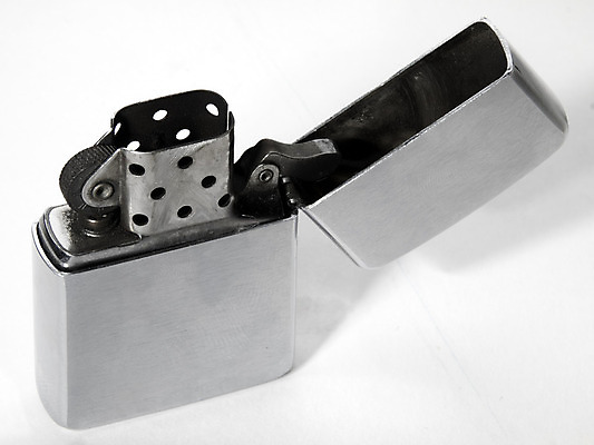 포토 JPG 해외이미지 흡연 사람없음 공구 묘사 오브젝트 연료 라이터 해외202004 해외포토 담배 도구 파일형식 이미지허브