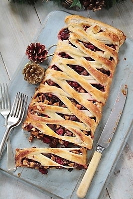 포토 JPG 해외이미지 전통 계절 크리스마스 부분 탁자 디저트 사람없음 식사 저녁식사 달콤 슬라이스 추수감사절 푸딩 뷔페 타르트 페스츄리 해외202004 해외포토 기념일 기독교 음식 빵 가구 맛 파이_빵 파일형식 이미지허브