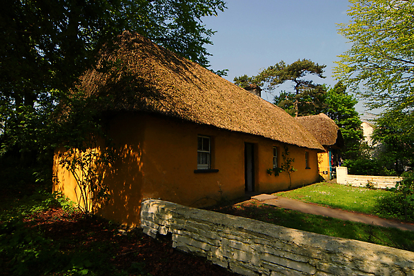 포토 JPG 해외이미지 주택 풍경 사람없음 시골 시골집 아일랜드 민화 볏집 옛날 해외202004 해외포토 유럽 건물 그림 파일형식 이미지허브