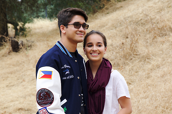 포토 JPG 해외이미지 백인 커플 응시 공원 여자 남자 행복 감정 2 데이트 관계 자연 함께함 사랑 사람 소년 야외 두명 10대 재킷 연도 만족 옛날 해외202004 해외포토 서양인 시선 공공시설 어린이 컨셉 청소년 외투 생태계 파일형식 이미지허브