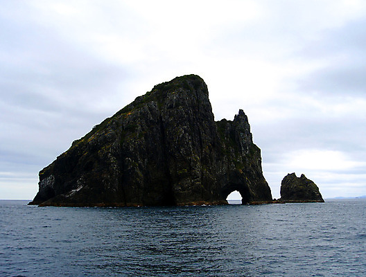 포토 JPG 해외이미지 바다 섬 새로움 풍경 경사 사람없음 물 만 구멍 터널 동굴 날카로움 흐림 수평선 해외202004 해외포토 자연요소 길 컨셉 날씨 파일형식 이미지허브