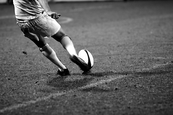 포토 JPG 해외이미지 남자 스포츠 반바지 공 사람없음 검은색 럭비 흰색 골프티 전환 플레이어 강조 해외202004 해외포토 컬러 바지 골프용품 사람 구기 파일형식 이미지허브