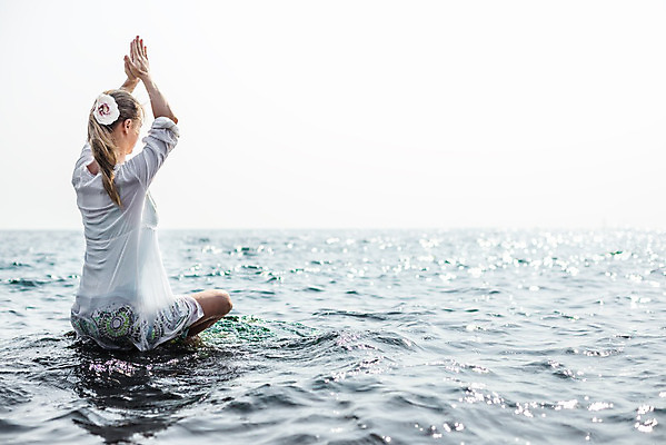 포토 JPG 해외이미지 1 라이프스타일 손 실루엣 스포츠 바다 신체 요가 자연 하늘 아침 추상 휴식 스트레스 건강 한명 사람 물 빛 운동 태양 반사 평화 건강관리 일출 침묵 고요 일몰 활발 고독 호흡 연습 명상 완전 해외202004 해외포토 주간 자연요소 웰빙 감정 컨셉 무늬 촬영기법 관리 생활 신체부위 노을 소리 생태계 파일형식 이미지허브